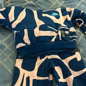 Girls Nike sweat suite new with tags